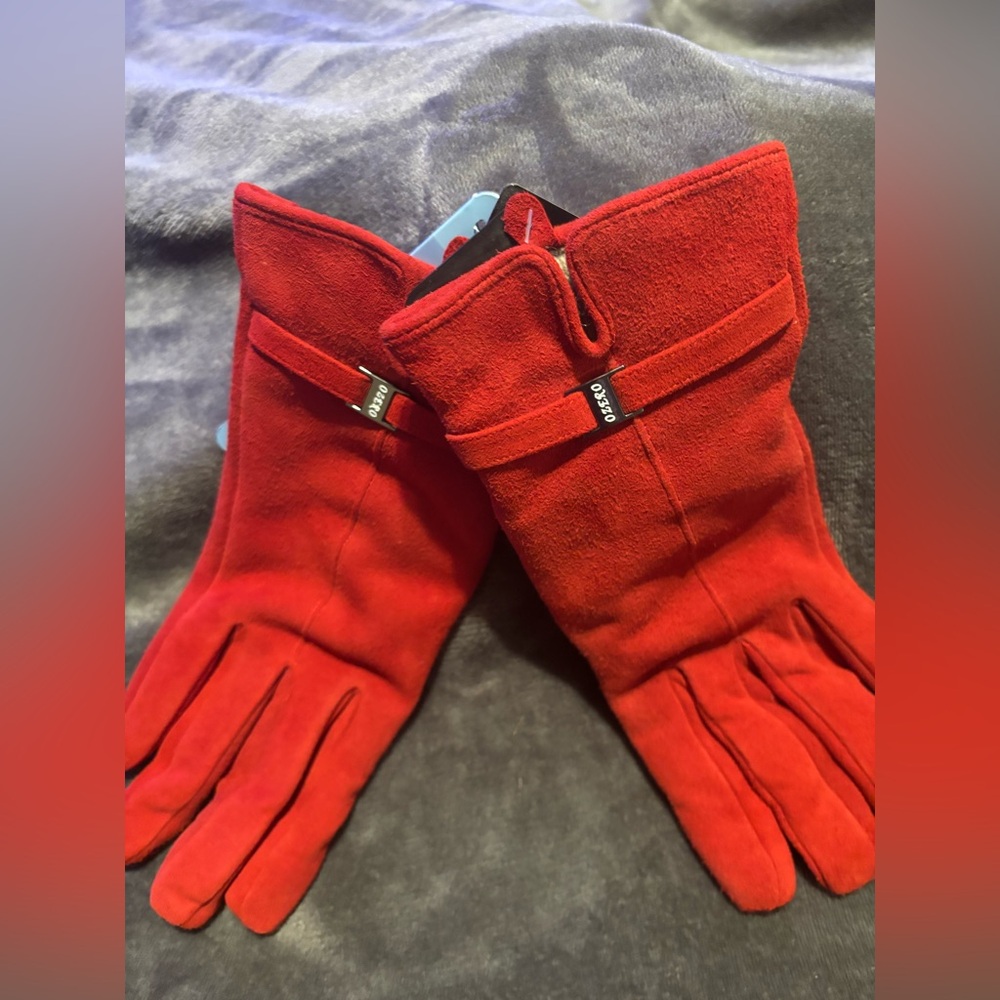 Red Suede Ladies Gloves - Picture 6 of 9